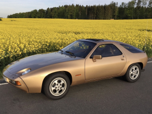 Porsche-928-1
